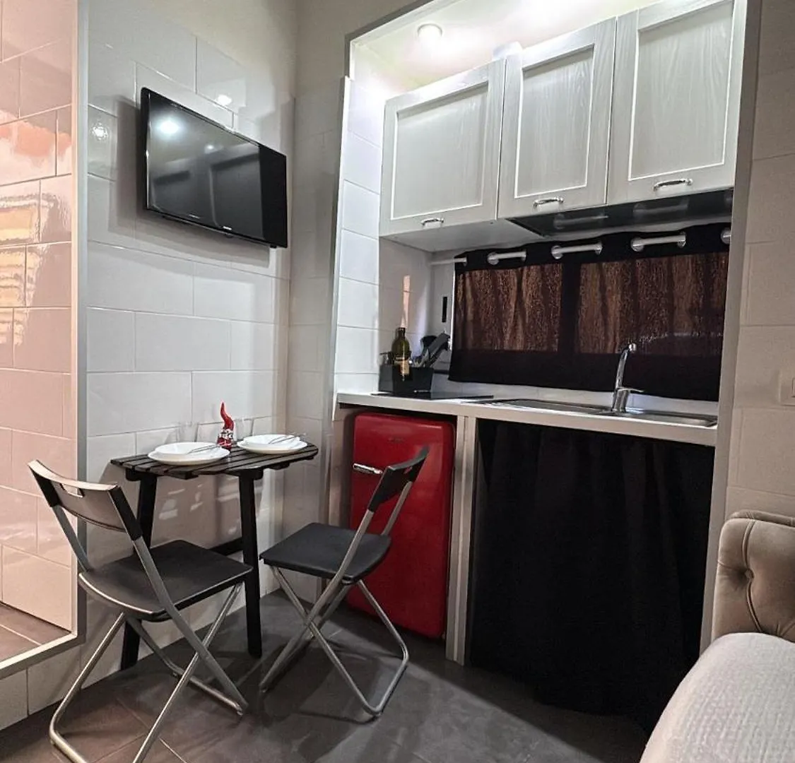 Essential Small House Napels Appartement